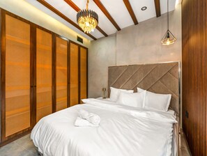 2 bedrooms, iron/ironing board, travel cot, WiFi