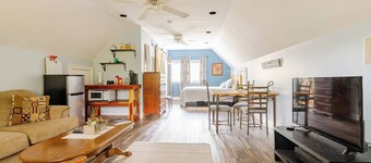 Lovely Studio Loft with Pool