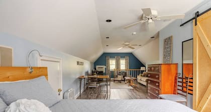 Lovely Studio Loft with Pool