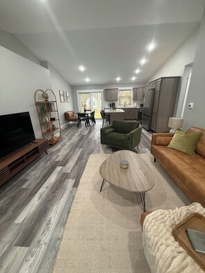 Smart-TV og stereoanlegg