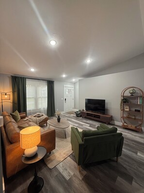 Smart-TV og stereoanlegg