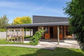 Exterior - Quirky & Cool on Cork (Martinborough)