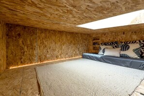 4 bedrooms, travel cot, free WiFi, bed sheets