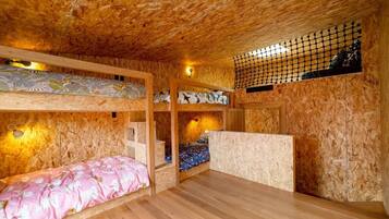 4 habitaciones, cuna de viaje, wifi gratis y ropa de cama