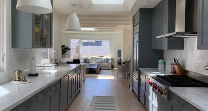 Sunny 3 Bedroom -Best San Francisco Neighborhood-Roofdeck w. Epic Views