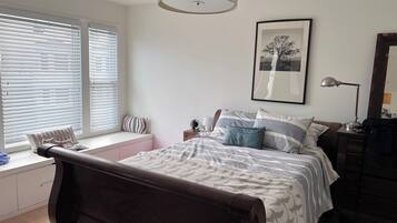 3 bedrooms, iron/ironing board, WiFi, bed sheets