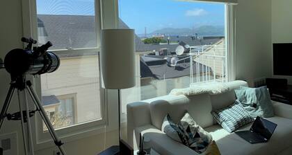 Sunny 3 Bedroom -Best San Francisco Neighborhood-Roofdeck w. Epic Views