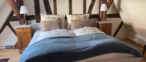 2 bedrooms, in-room safe, WiFi, bed sheets