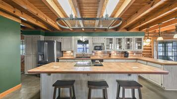 Réfrigérateur, four, plaque de cuisson, lave-vaisselle