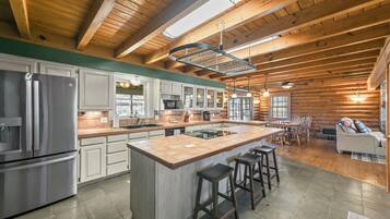 Réfrigérateur, four, plaque de cuisson, lave-vaisselle