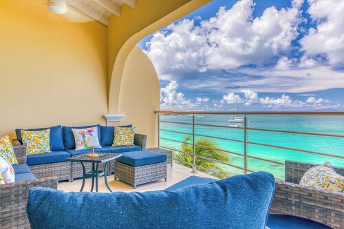 The Penthouse at LaSiesta 

Stunning views in luxurious surroundings!