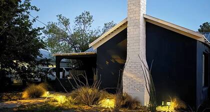 La Casita Azul - Cozy Casita with Large Backyard in Marfa, TX