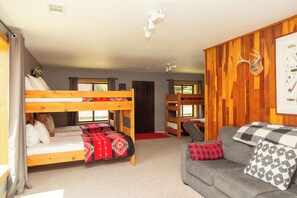 5 bedrooms, iron/ironing board, WiFi, bed sheets - Early Spring brings Early Outdoor time - Fish the Rio, Sleeps 14 Comfortably (South Fork)