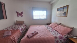 1 soverom, strykejern/-brett, wi-fi (inkludert) og sengetøy