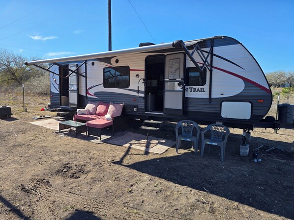 Exterior - Cozy RV in peaceful Sandia with WiFi, AC,Lake Corpus Chrisit Access nearby (Sandia)