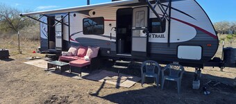 Cozy RV in peaceful Sandia with WiFi, AC,Lake Corpus Chrisit Access nearby