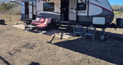 Cozy RV in peaceful Sandia with WiFi, AC,Lake Corpus Chrisit Access nearby