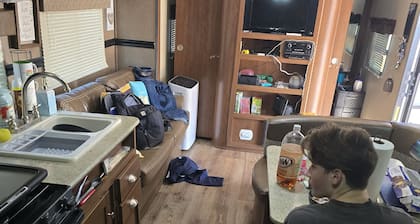 Cozy RV in peaceful Sandia with WiFi, AC,Lake Corpus Chrisit Access nearby