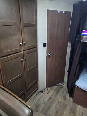 1 bedroom, free WiFi, bed sheets - Cozy RV in peaceful Sandia with WiFi, AC,Lake Corpus Chrisit Access nearby (Sandia)