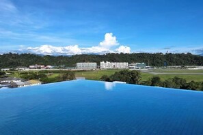 Pool - Restful Respite Tanjung Aru Inifnity Pool 2BR (Kota Kinabalu)