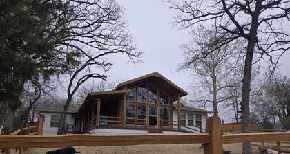 3-bedroom cozy relaxing home in Gun Barrel City with lots of amenities!