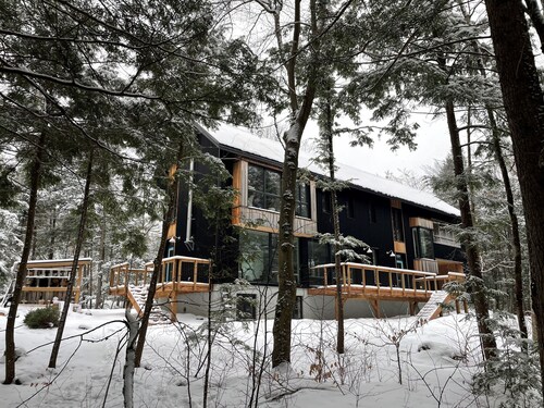 110 Wood Smoke - Modern Wilderness Lakehouse only 6 minutes to Edelweiss Ski