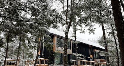 110 Wood Smoke - Modern Wilderness Lakehouse only 6 minutes to Edelweiss Ski