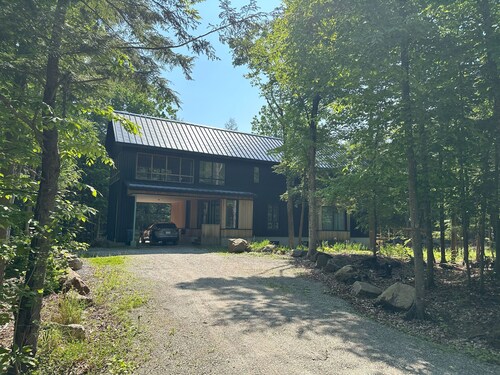 110 Wood Smoke - Modern Wilderness Lakehouse only 6 minutes to Edelweiss Ski