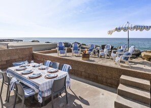 Outdoor dining - Luxury Beachfront, Listen to Waves,  Enjoy Views (Oceanside)