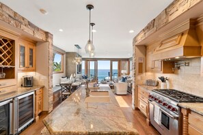 雪櫃、微波爐、焗爐、爐具