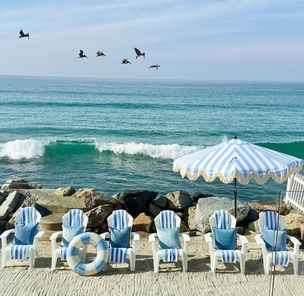 Una spiaggia nelle vicinanze
