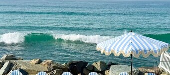 Luxury Beachfront, Listen to Waves,  Enjoy Views