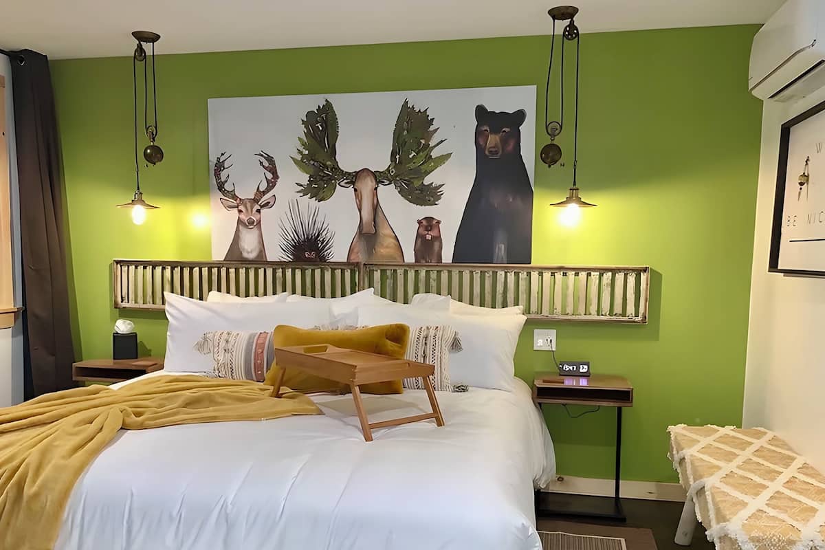In-room safe, blackout curtains, free WiFi, bed sheets