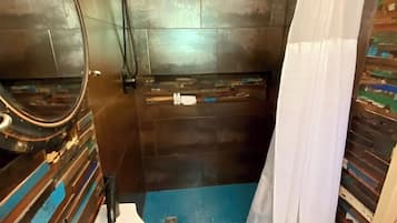 Double Room | Bathroom | Shower, free toiletries, hair dryer, bathrobes