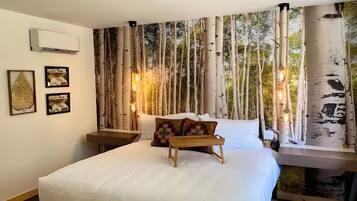 Room, 1 King Bed | In-room safe, blackout curtains, free WiFi, bed sheets