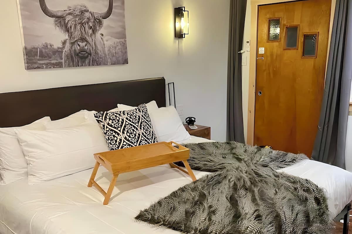 In-room safe, blackout curtains, free WiFi, bed sheets