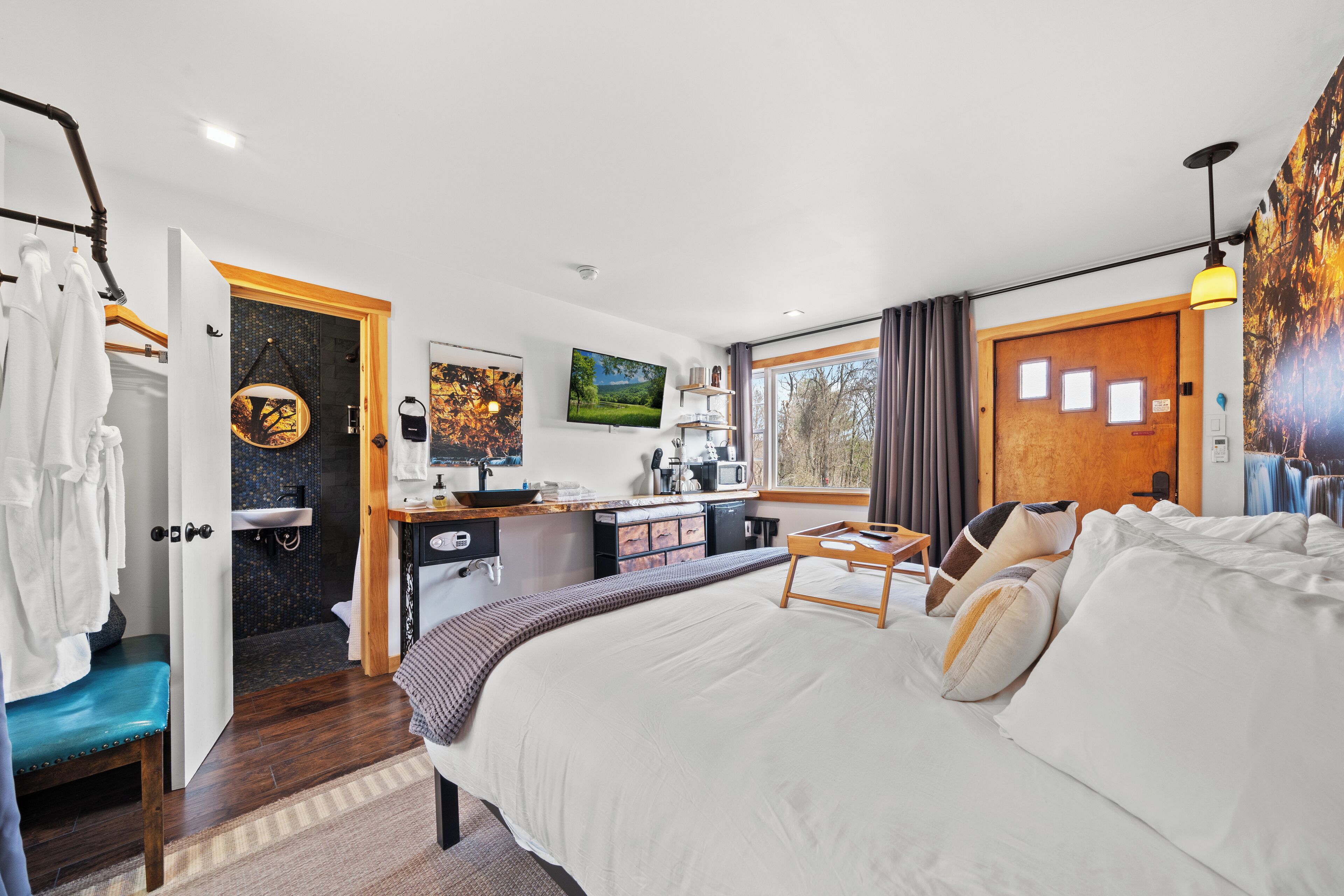 Kamer, 1 kingsize bed | Een kluis op de kamer, individueel gedecoreerd, individueel gemeubileerd