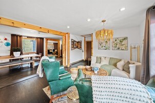 Cabin, Multiple Bedrooms | Living area | 32-inch flat-screen TV with cable channels
