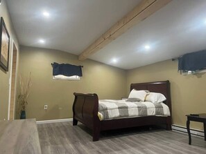 5 bedrooms, WiFi, bed sheets - Brooks bay Summary:<br>R (Corinth)