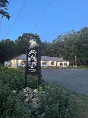 Exterior - Twin Pines Lake resort 2 (Northville)