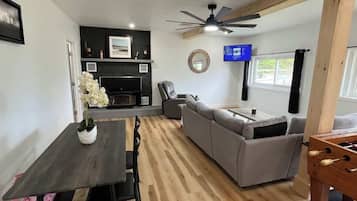 TV, fireplace