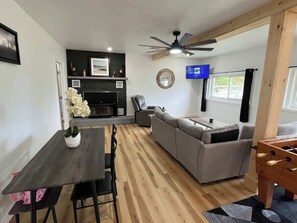 TV, fireplace - Twin pines 3 Summary: (Northville)