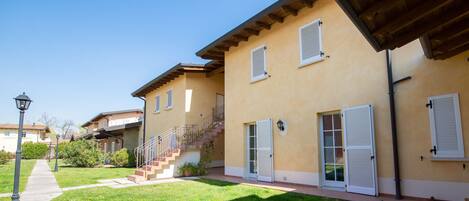 อพาร์ทเมนท์, สูบบุหรี่ได้ | 2 ห้องนอน