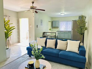 Smart TV - Island Paradise - Free Airport Pickup/Secure/Gated One Bedroom Apt (Montego Bay)