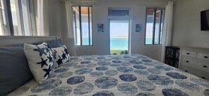 2 bedrooms, iron/ironing board, WiFi, bed sheets - Private oceanfront home, 10 min drive to sandy beach

Beautiful SerenityBlu  (Rolletown)