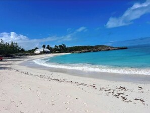 Beach nearby, beach towels - Private oceanfront home, 10 min drive to sandy beach

Beautiful SerenityBlu  (Rolletown)