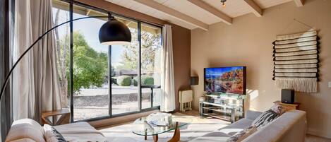 Smart TV, books, stereo