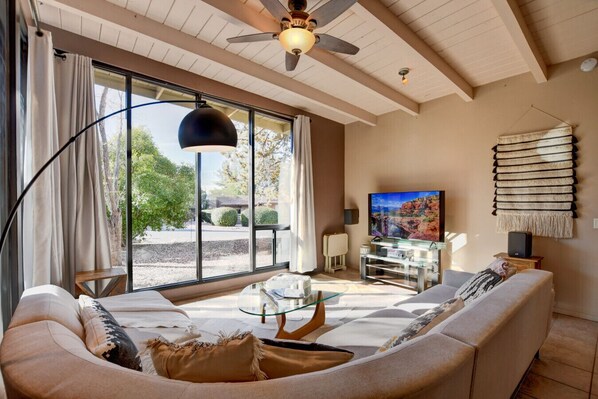 Smart TV, books, stereo