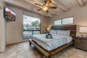 4 Schlafzimmer, Schreibtisch, Bügeleisen/Bügelbrett, Reisekinderbett