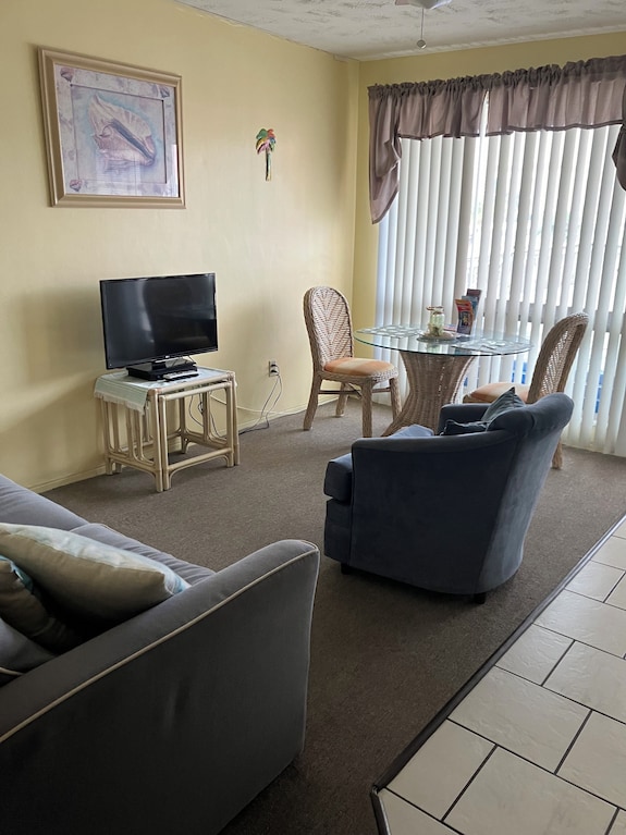 Quaint 1 Bedroom With A Great View! Walking Distance To Everything! - Clearwater Beach, FL